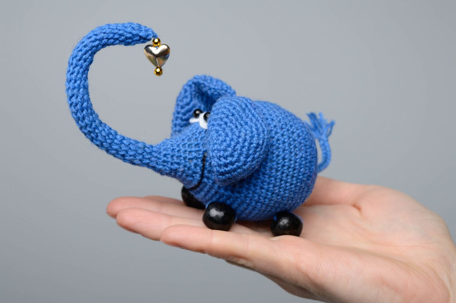 Мягкая вязаная игрушка Синий слон фото 3