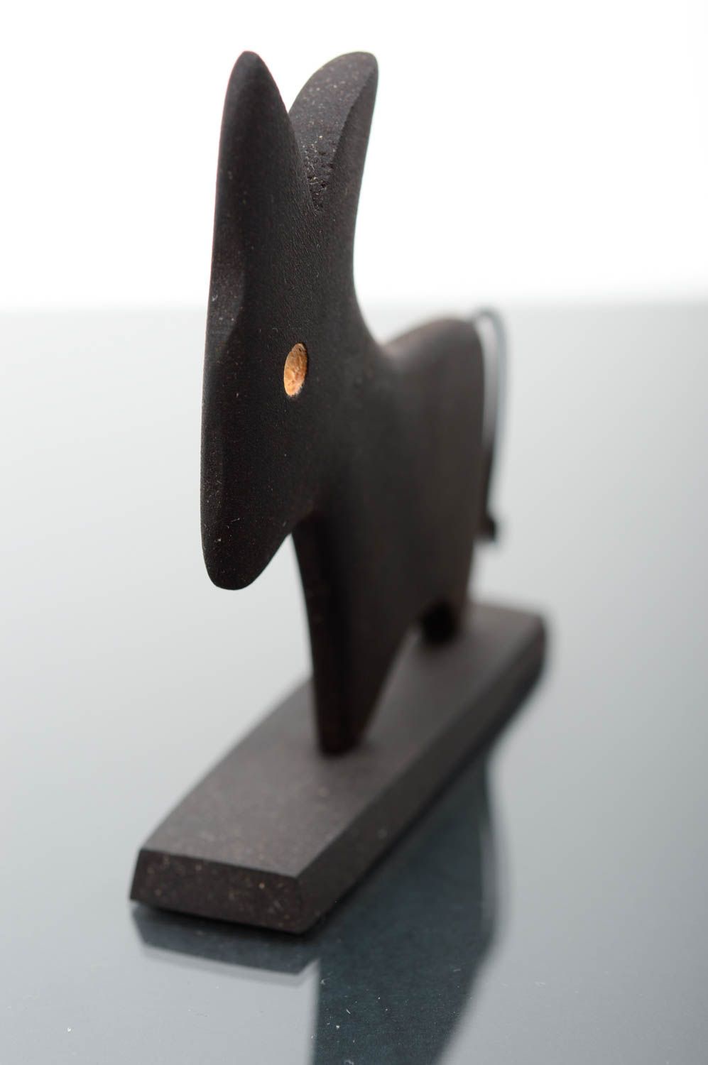 Figurine âne faite main Statuette en bois de frêne noire Décoration maison photo 2