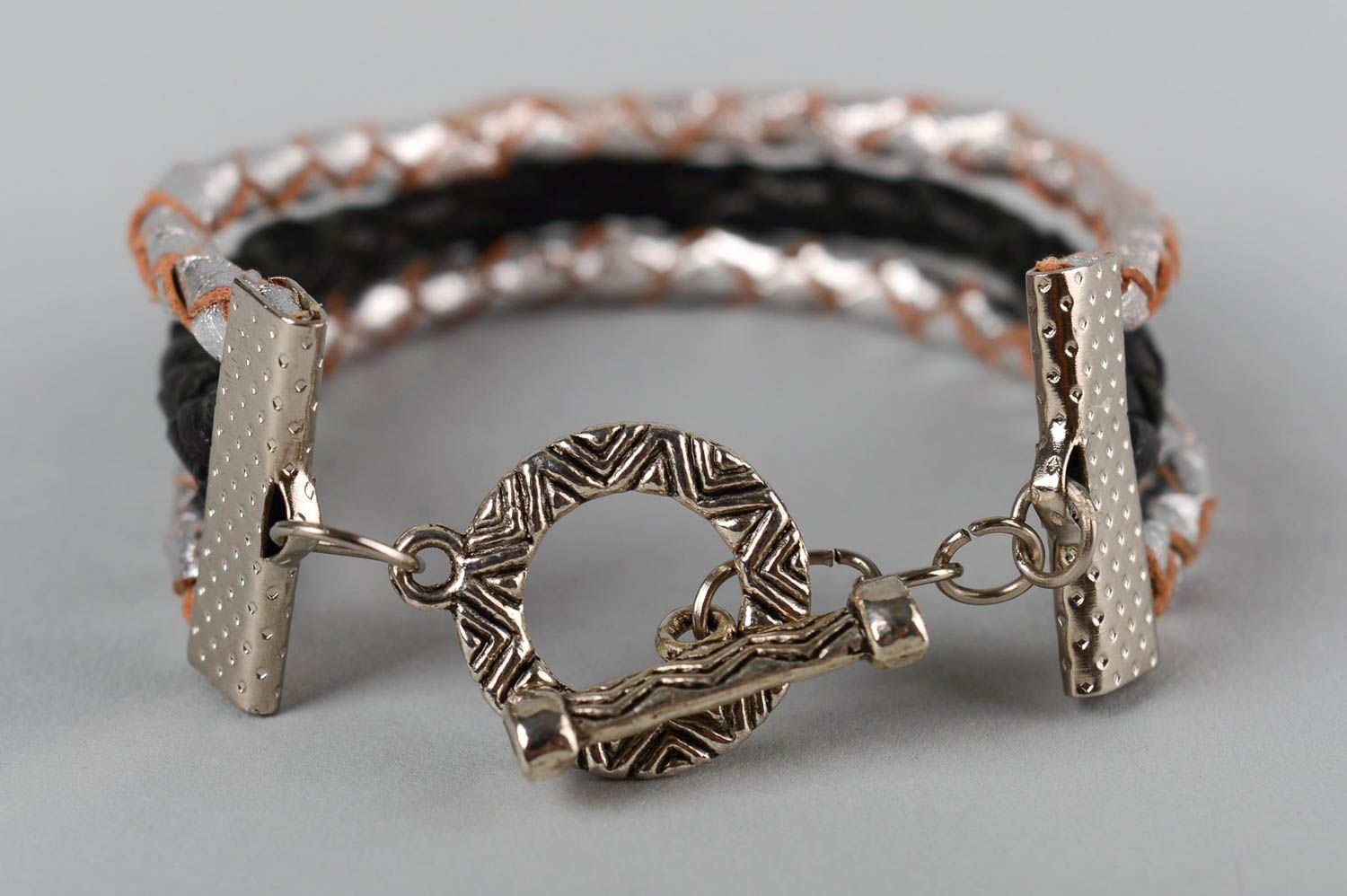 Bracelet en cuir Bijou fait main tressé design original Cadeau pour fille photo 3