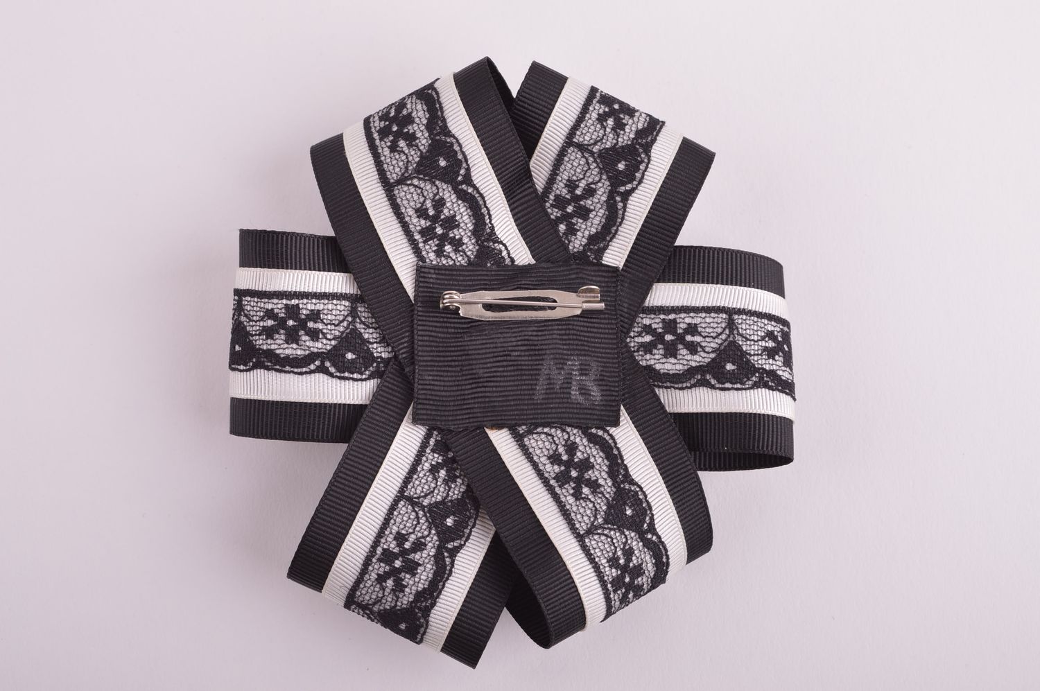 Broche textile Bijou fait main noir et blanc rubans de reps Accessoire femme photo 3