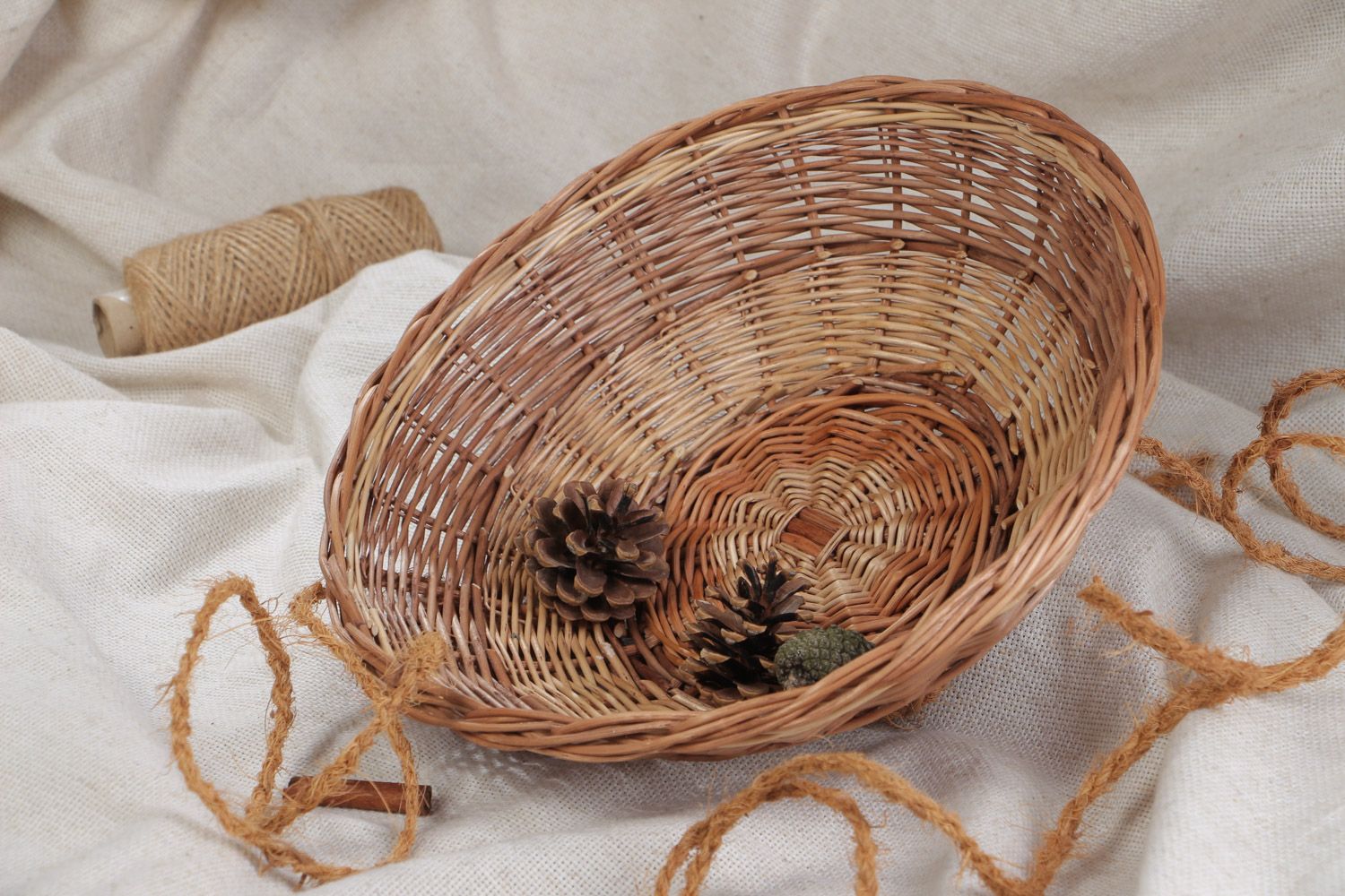 Конфетница плетеная из лозы большая коричневая широкая на подарок ручная работа фото 1