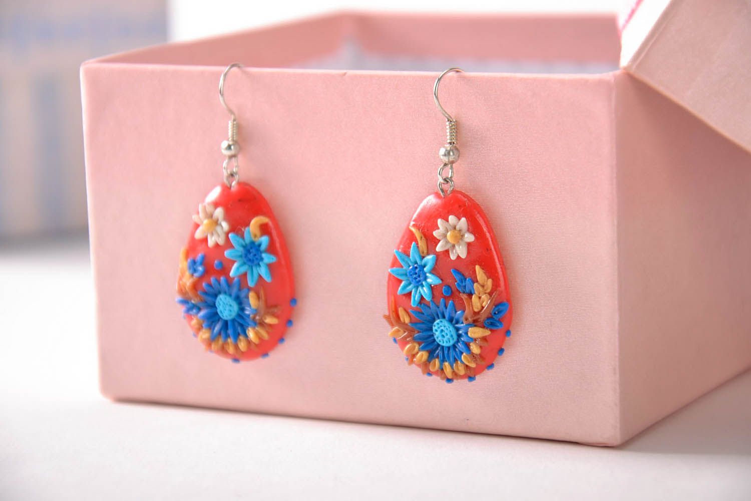 Bright earrings made using filigree technique photo 3