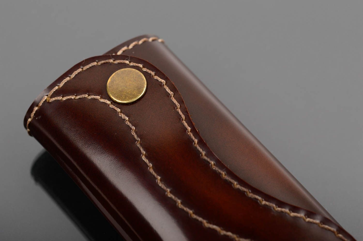 Porte-clés en cuir naturel fait main accessoire original de couleur brune photo 4