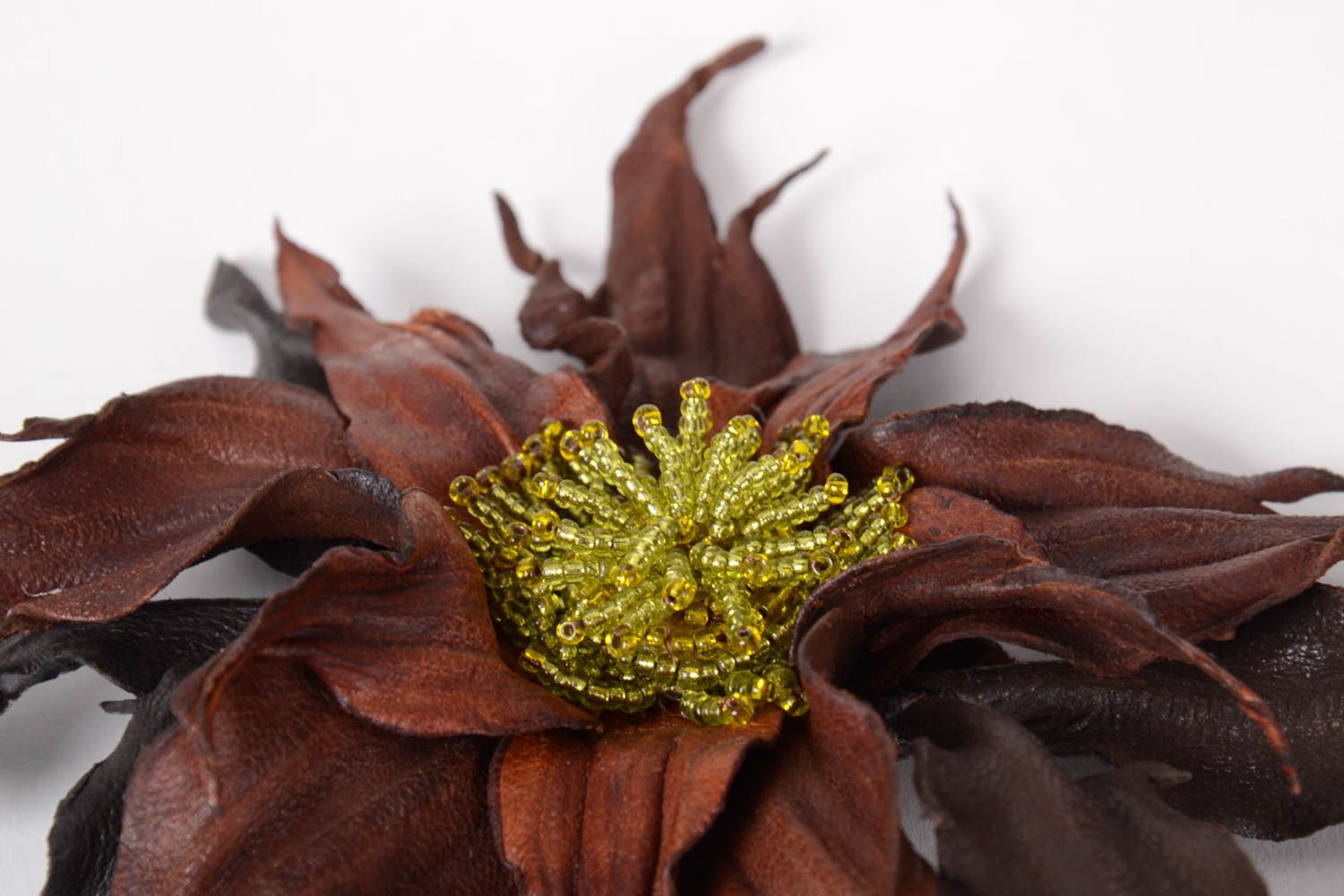 Broche hecho a mano con forma de flor accesorio de moda bisutería artesanal foto 5