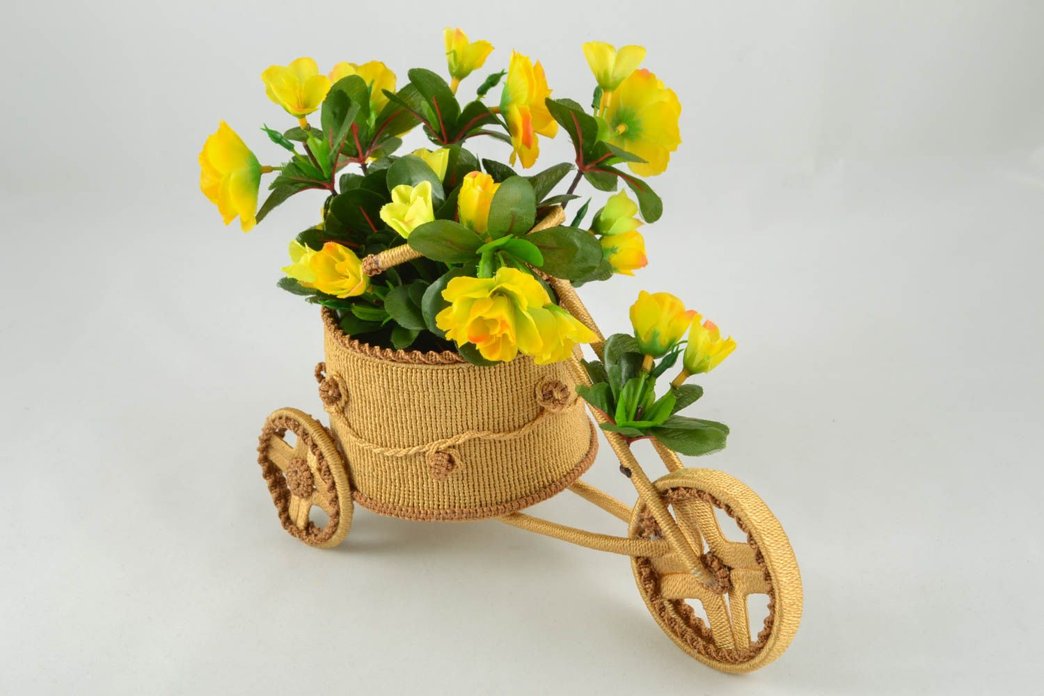 Flower composition in bike basket photo 1