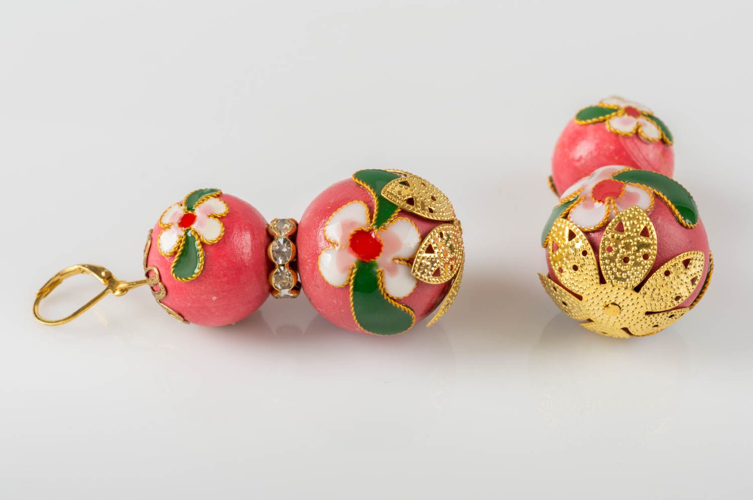 Boucles d'oreilles pendantes fait main Bijou mode rose en bois Cadeau pour femme photo 4