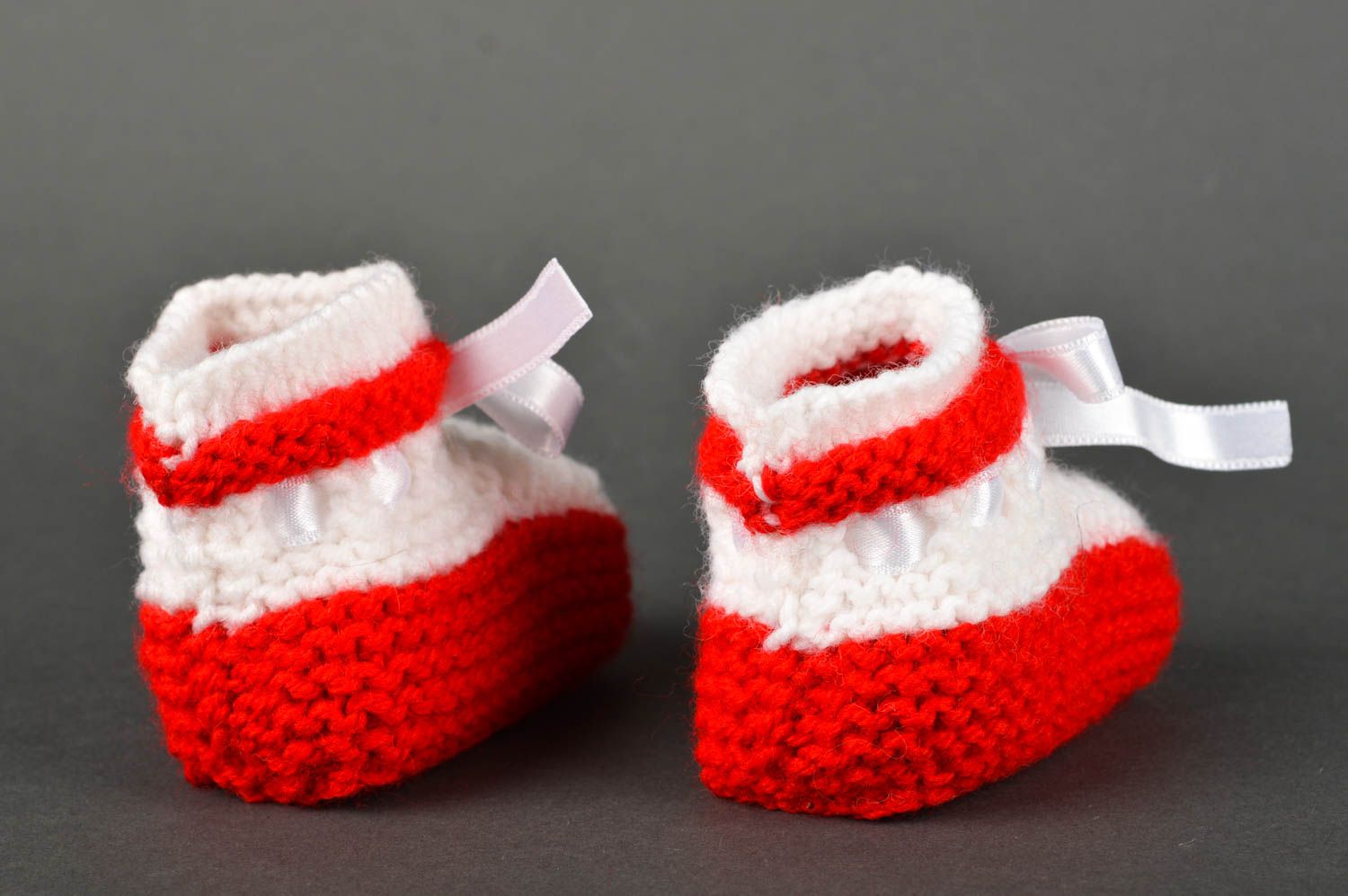 Chaussons bébé fille faits main Chaussures bébé blanc-rouge tricot Vêtement bébé photo 5
