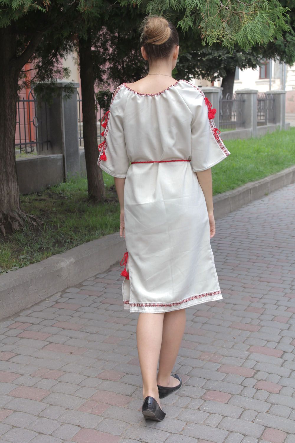 Dress with embroidery photo 4