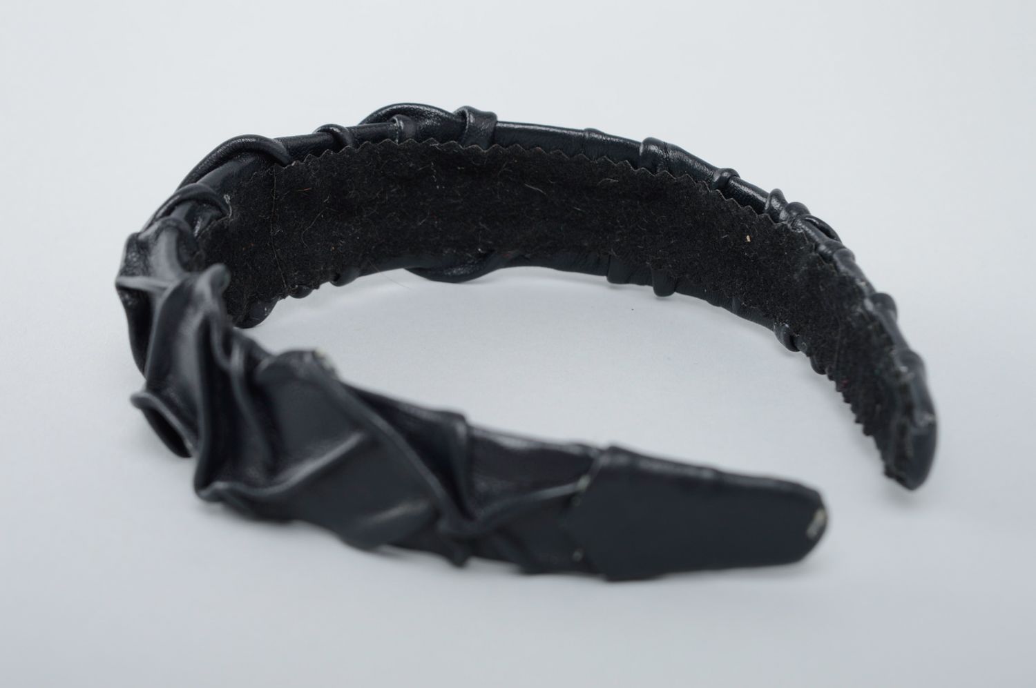 Black relief leather headband photo 4