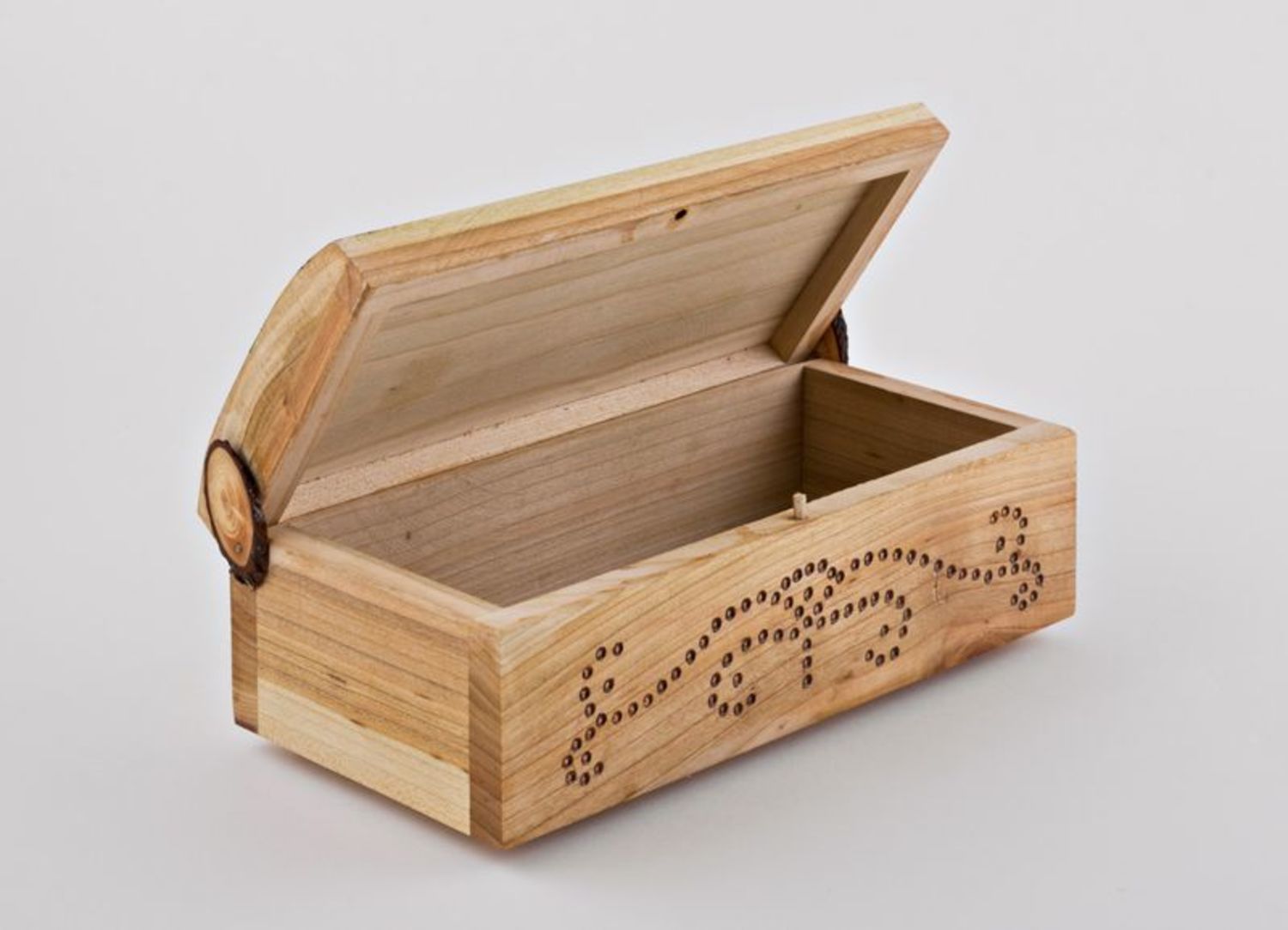 Wooden box with pattern photo 3