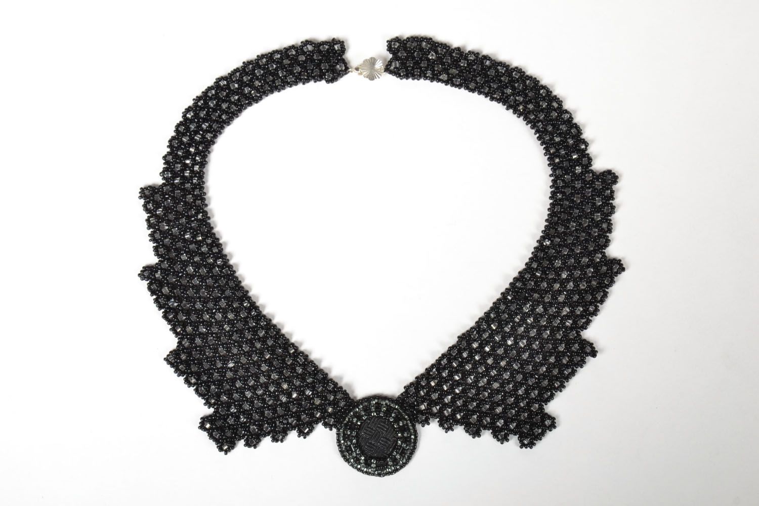 Beaded necklace collar photo 2