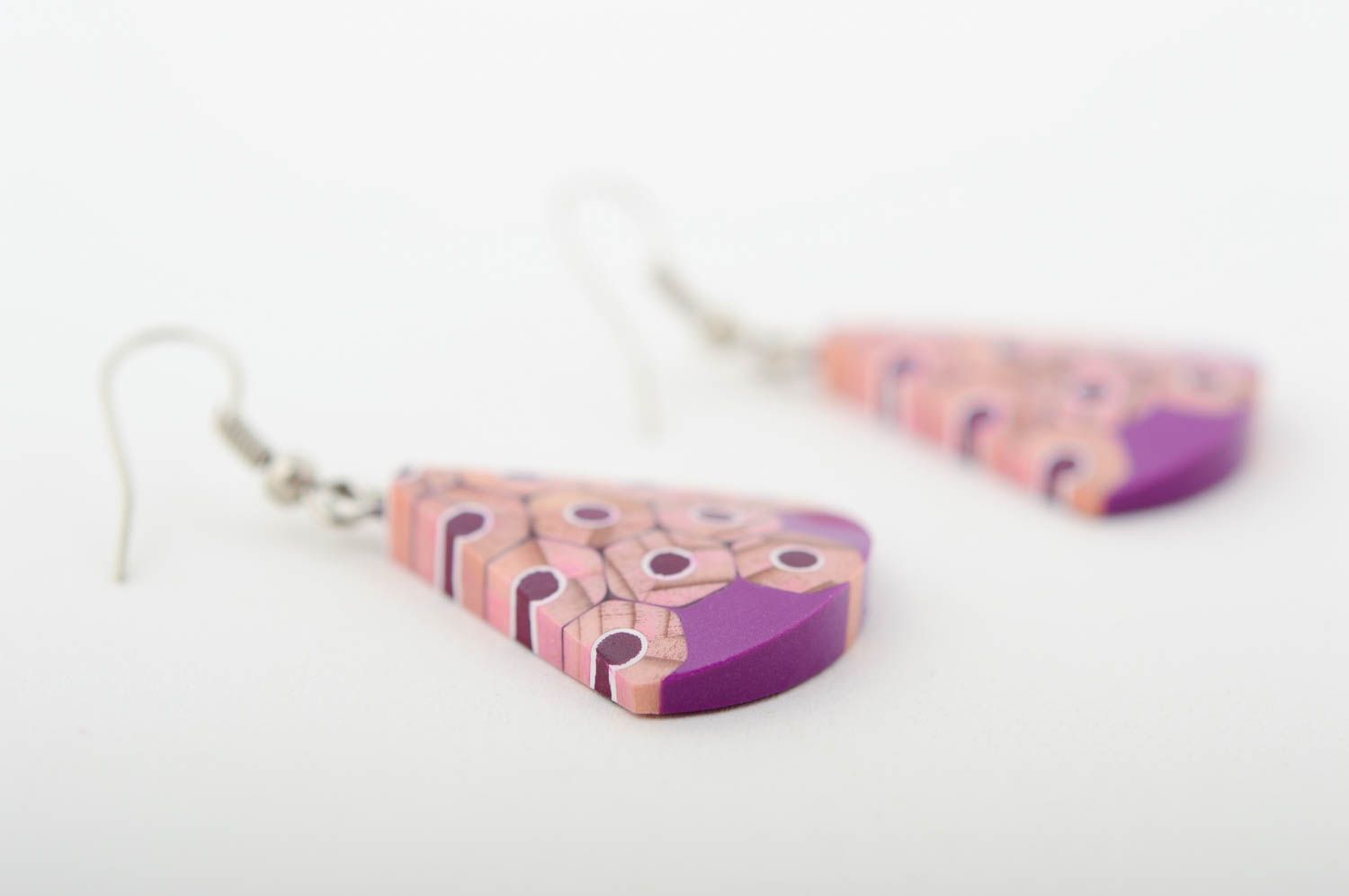 Boucles d'oreilles violettes Bijou fait main crayons et argile Cadeau pour femme photo 4