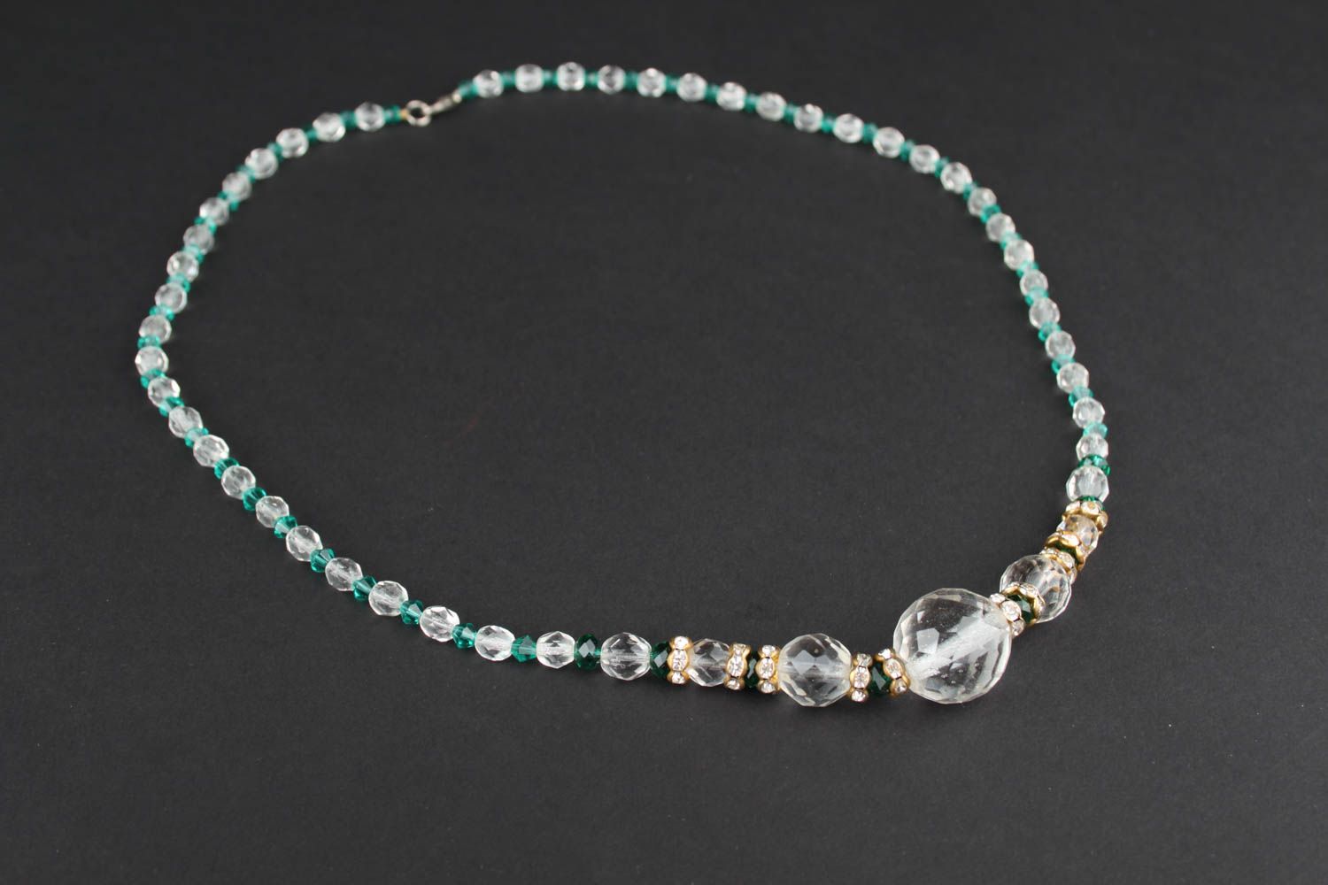 Collier design élégant Bijou fait main perles en plastique Accessoire femme photo 1
