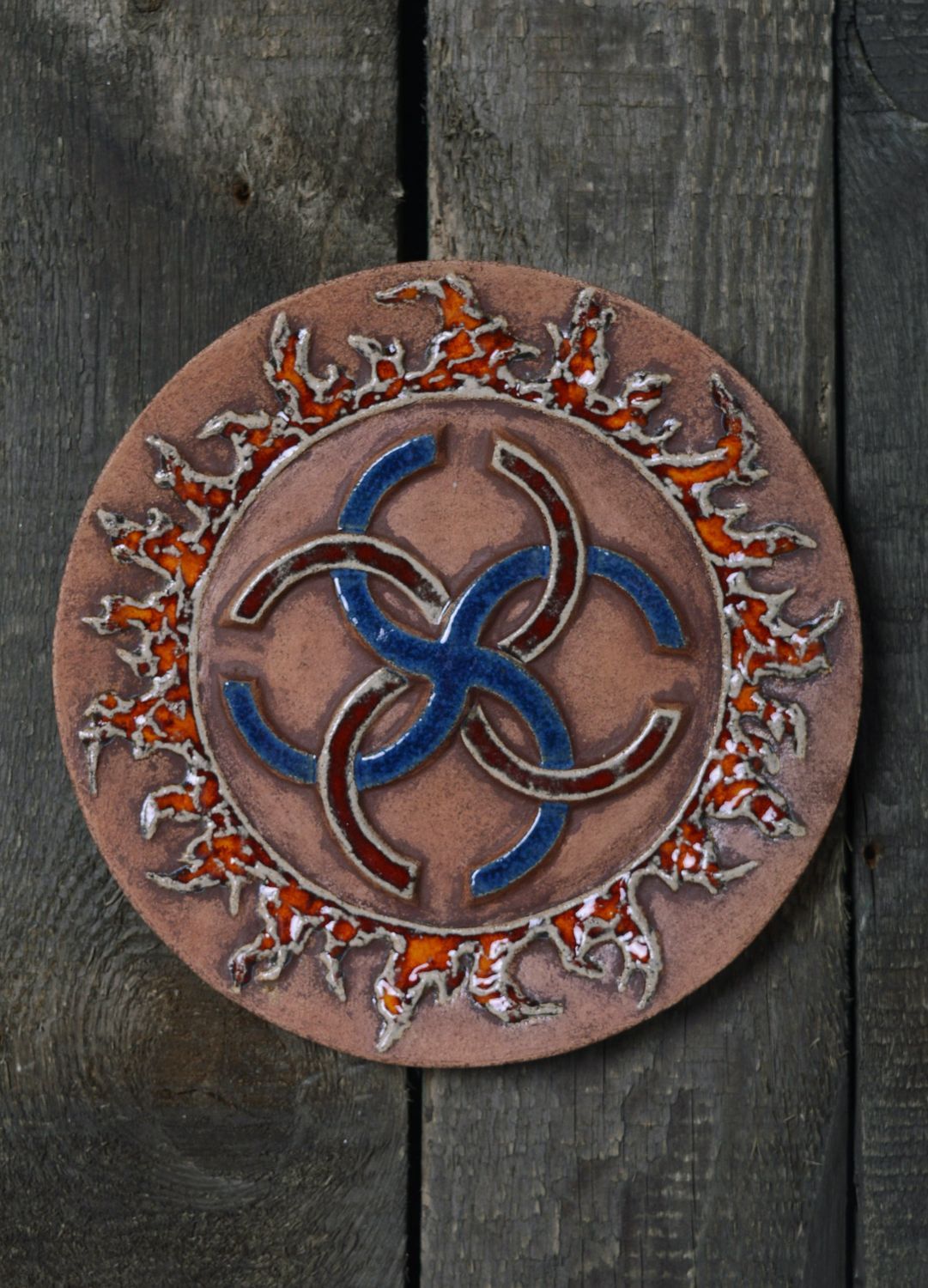 Assiette-amulette en céramique faite main photo 1