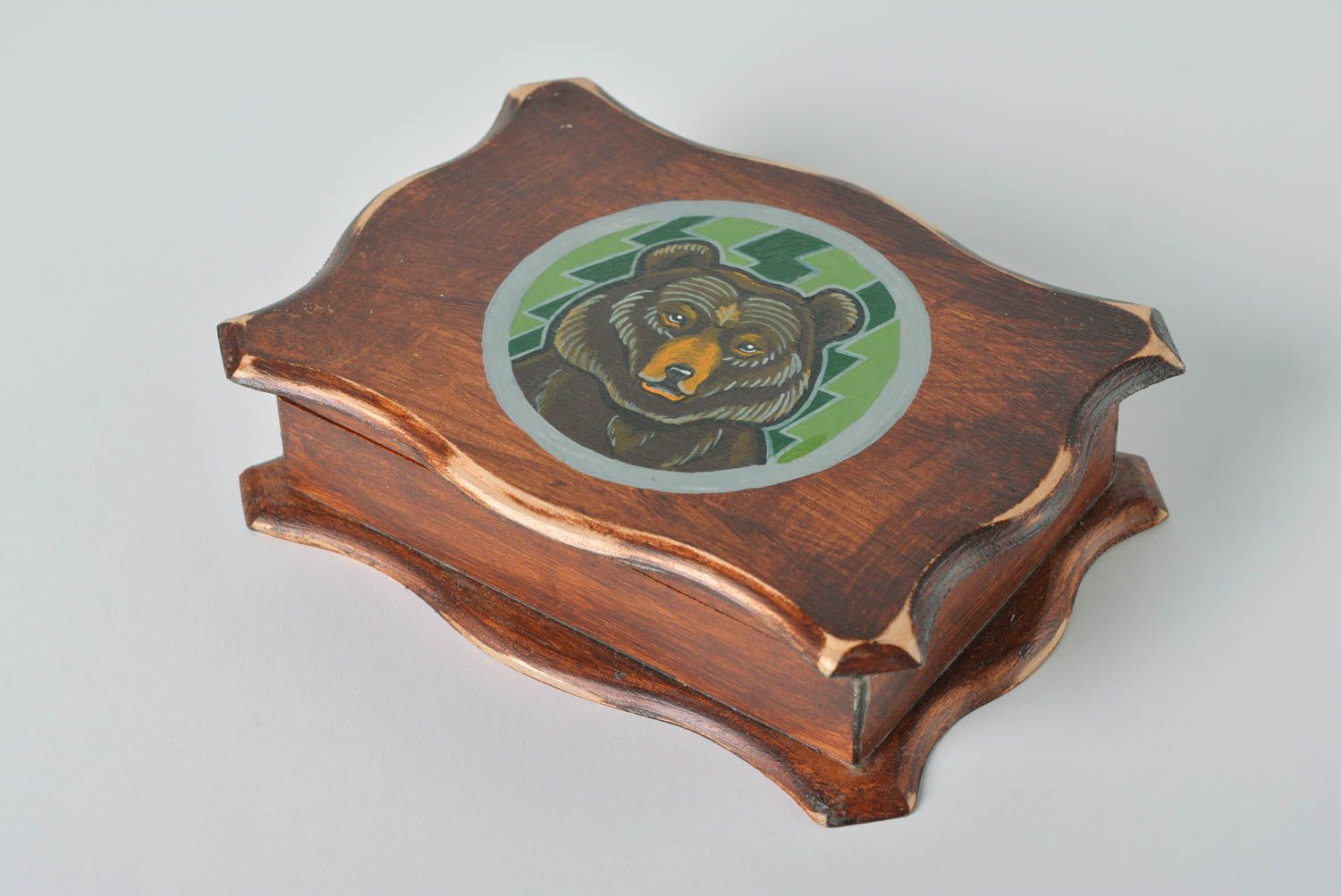 Небольшая деревянная шкатулка прямоугольная ручной работы резная с росписью Медведь фото 1