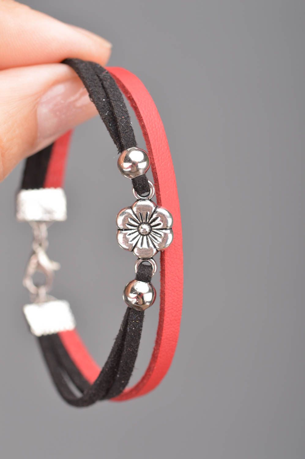 Leather bracelet handmade jewelry summer accessory with flower red and black photo 2