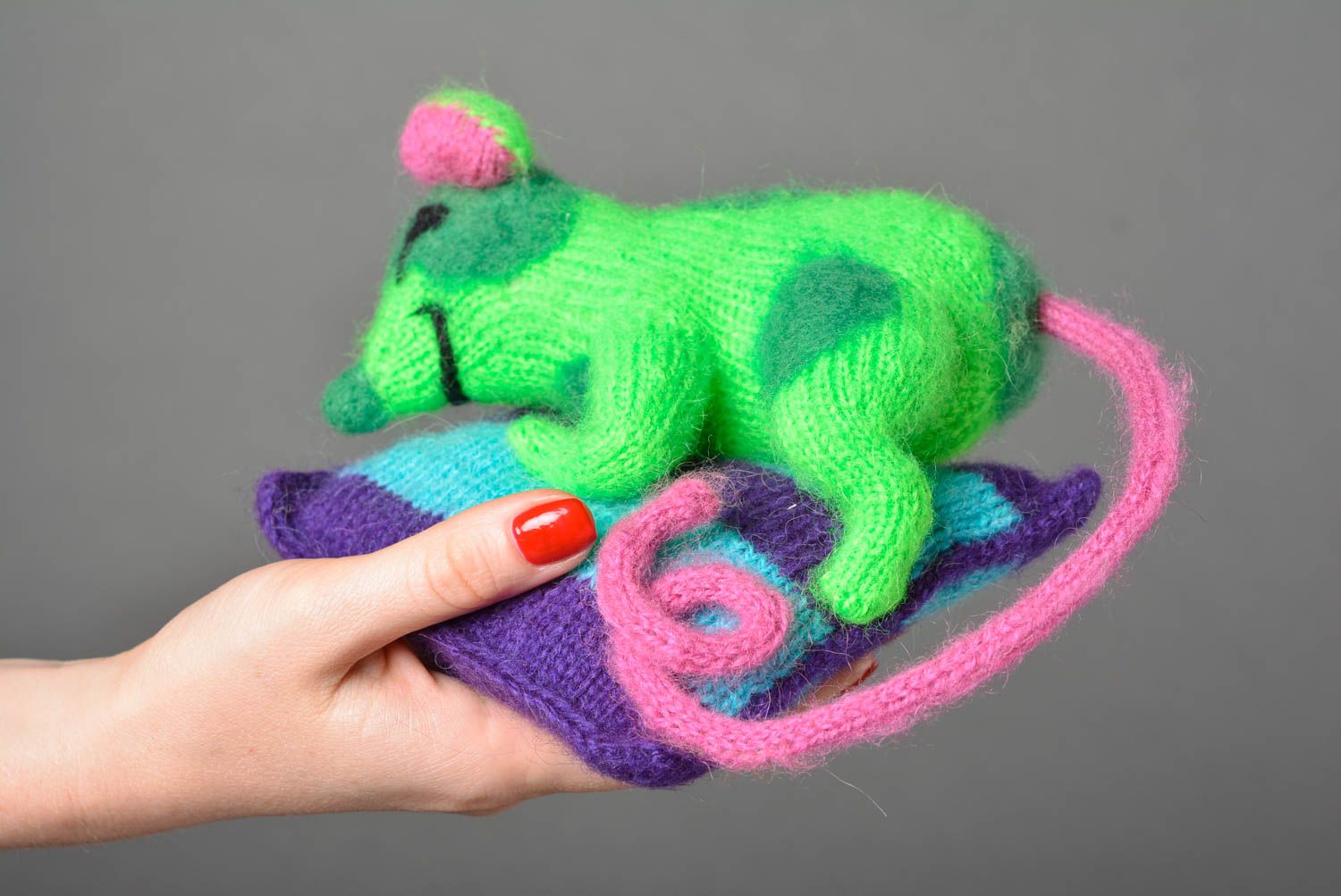 Handmade gestricktes Tier Kuscheltier Maus Spielzeug für Kleinkinder Geschenk foto 3