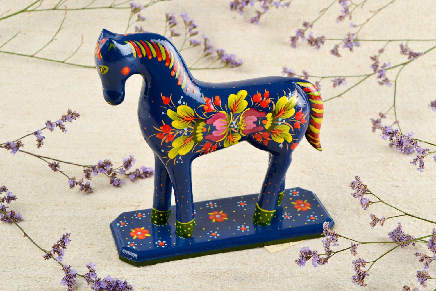Statuette cheval en bois faite main peinte bleue à motifs Décoration maison photo 1