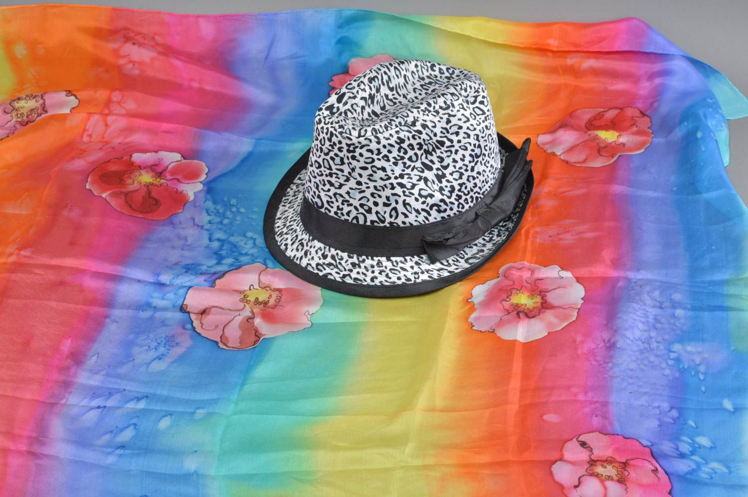 Pañuelo de seda hecho a mano accesorio para mujer regalo original arco iris foto 2