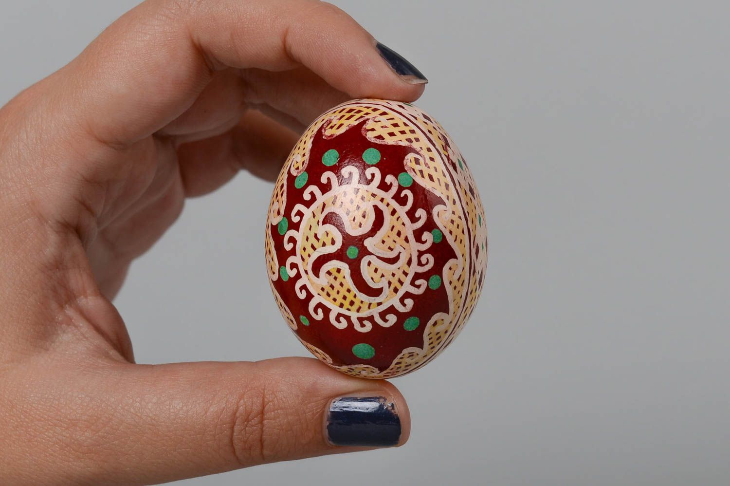 Пасхальное яйцо ручной работы красивое оригинальное подарок элемент декора фото 5