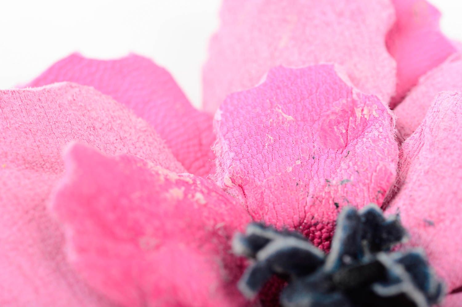 Розовая брошь ручной работы брошь из кожи женская брошь в виде цветка красивая фото 4