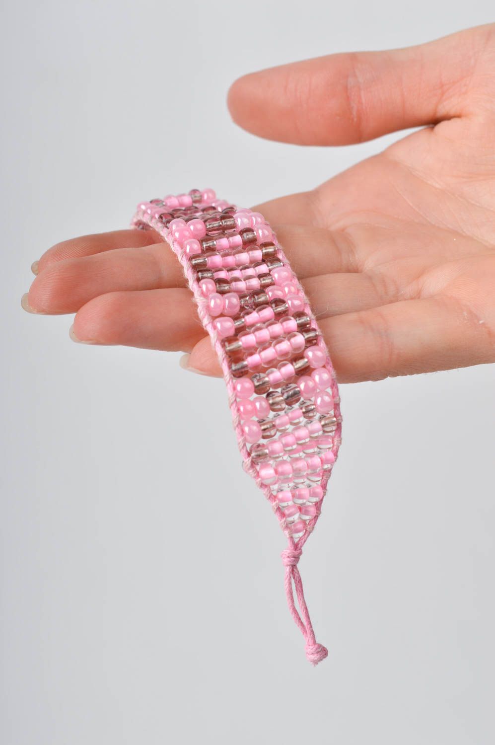 Bracelet rose Bijou fait main large en perles de rocaille Cadeau pour femme photo 2