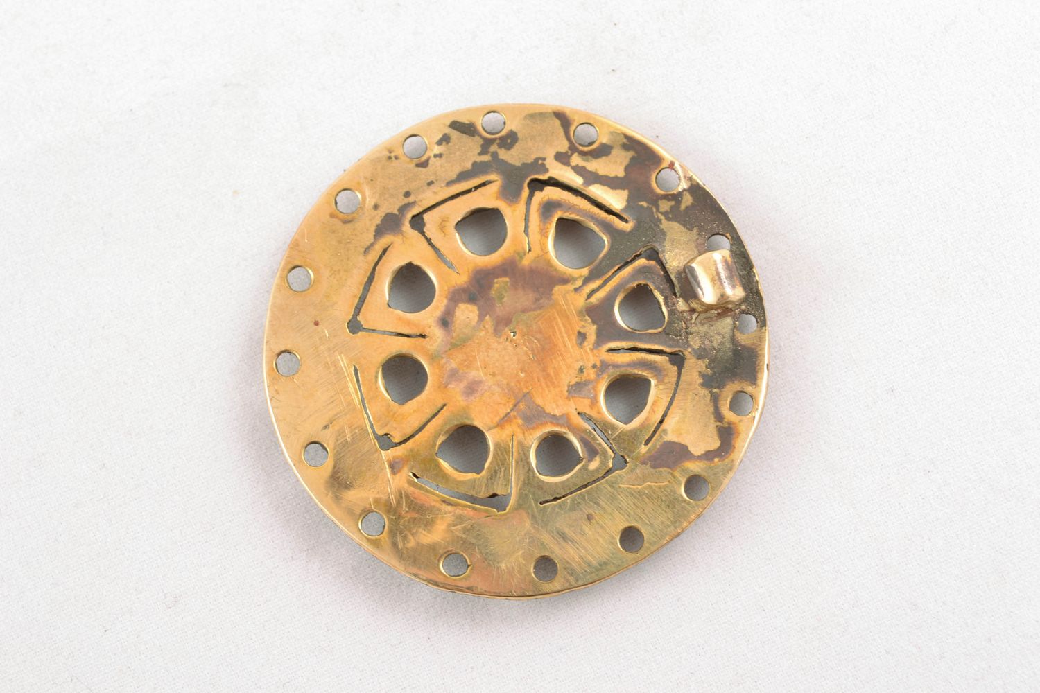 Amuleto zgard fatto a mano a forma rotonda di bronza accessorio originale 
 foto 2