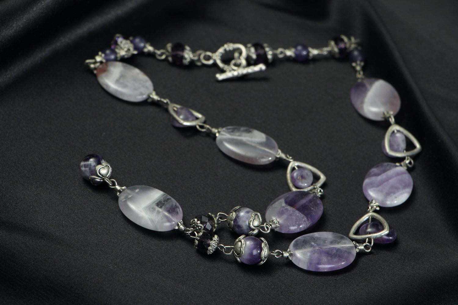 Beaded Necklace Made of Silver and Amethyst photo 2