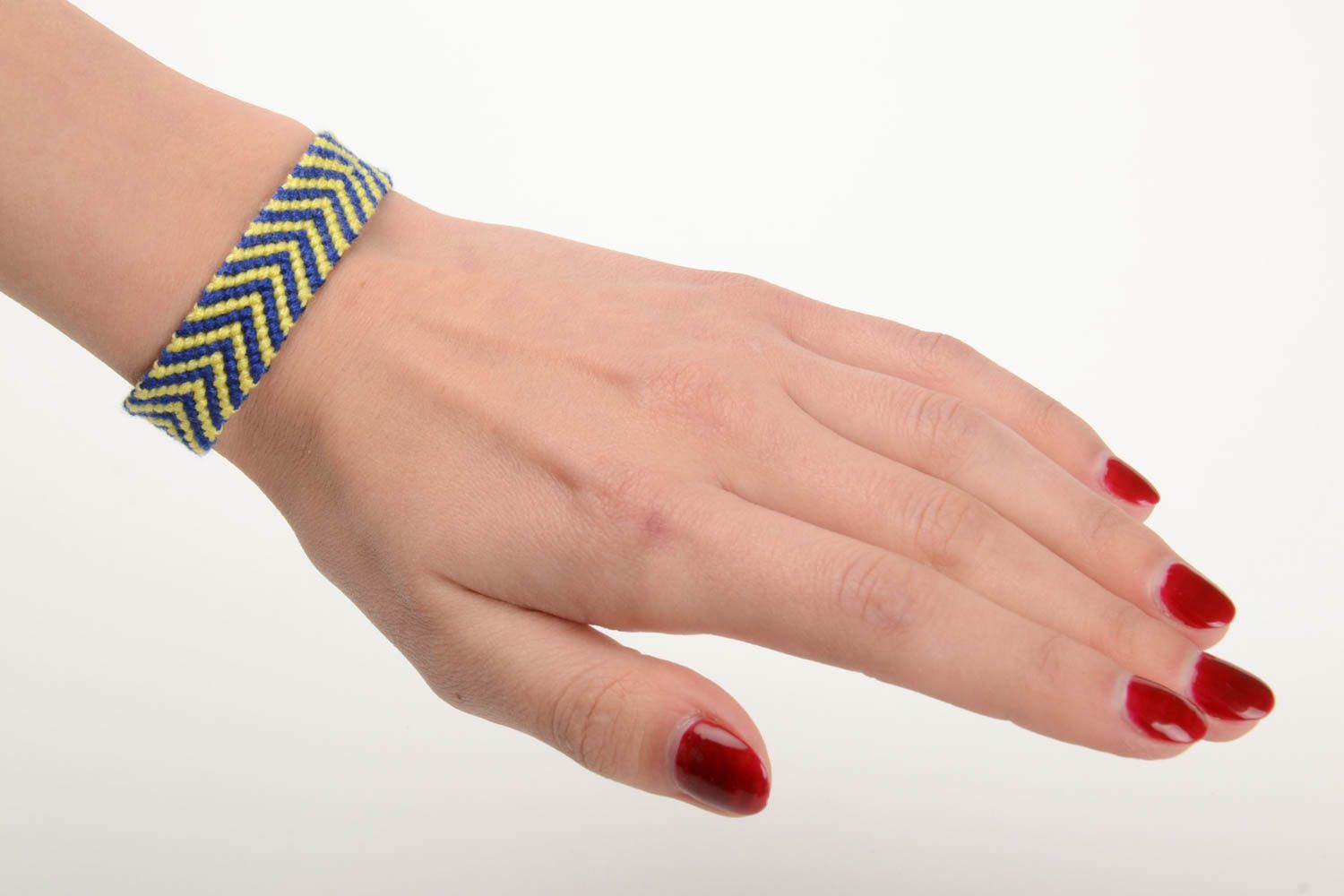 Bracelet tressé en fils moulinés fin jaune et bleu à motif fait main pour femme photo 5