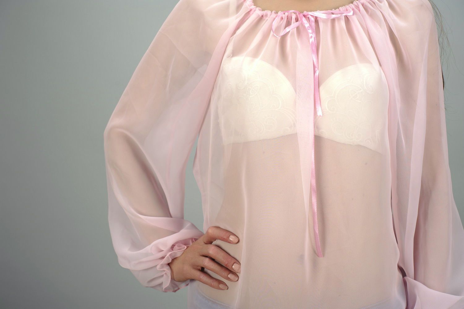 Blusa cor de rosa de chiffon artificial foto 3