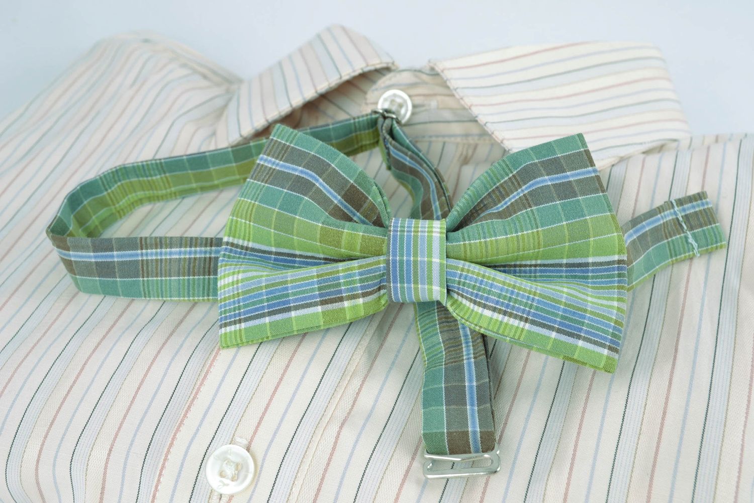 Fabric bow tie with checkered print photo 1
