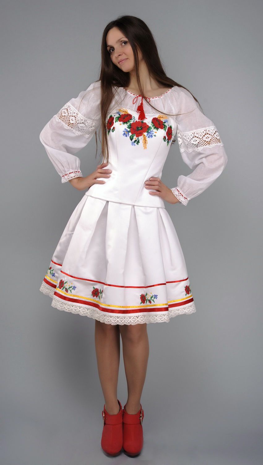 Robe corset blanche ethnique : chemise, corset et jupe  photo 1