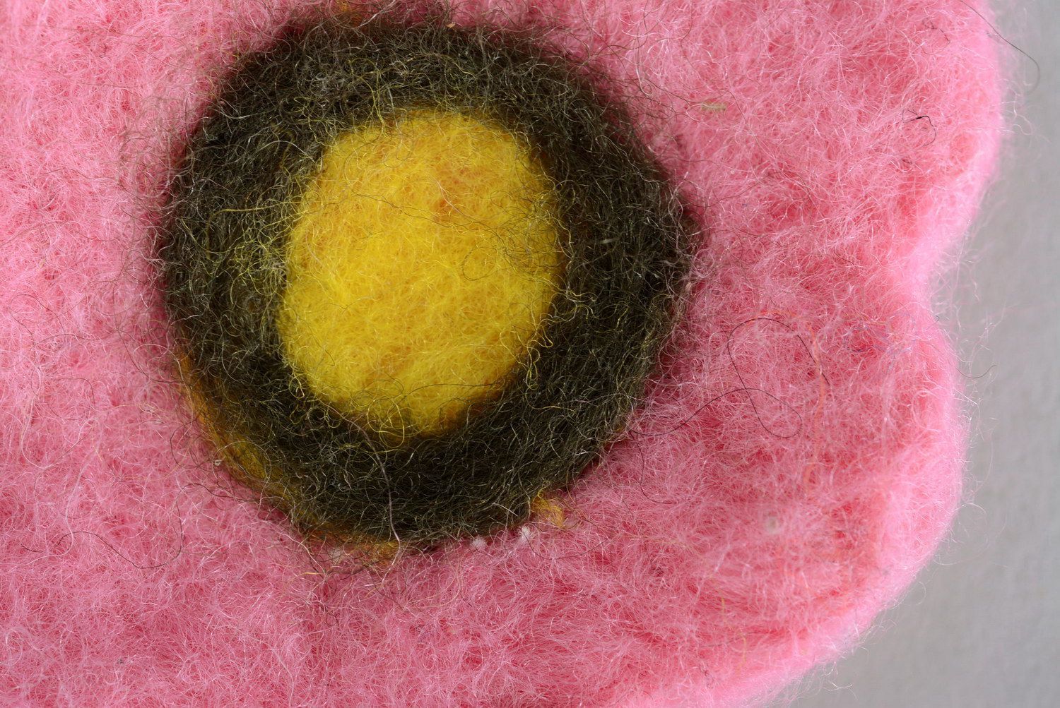 Children's wool brooch Flower photo 2