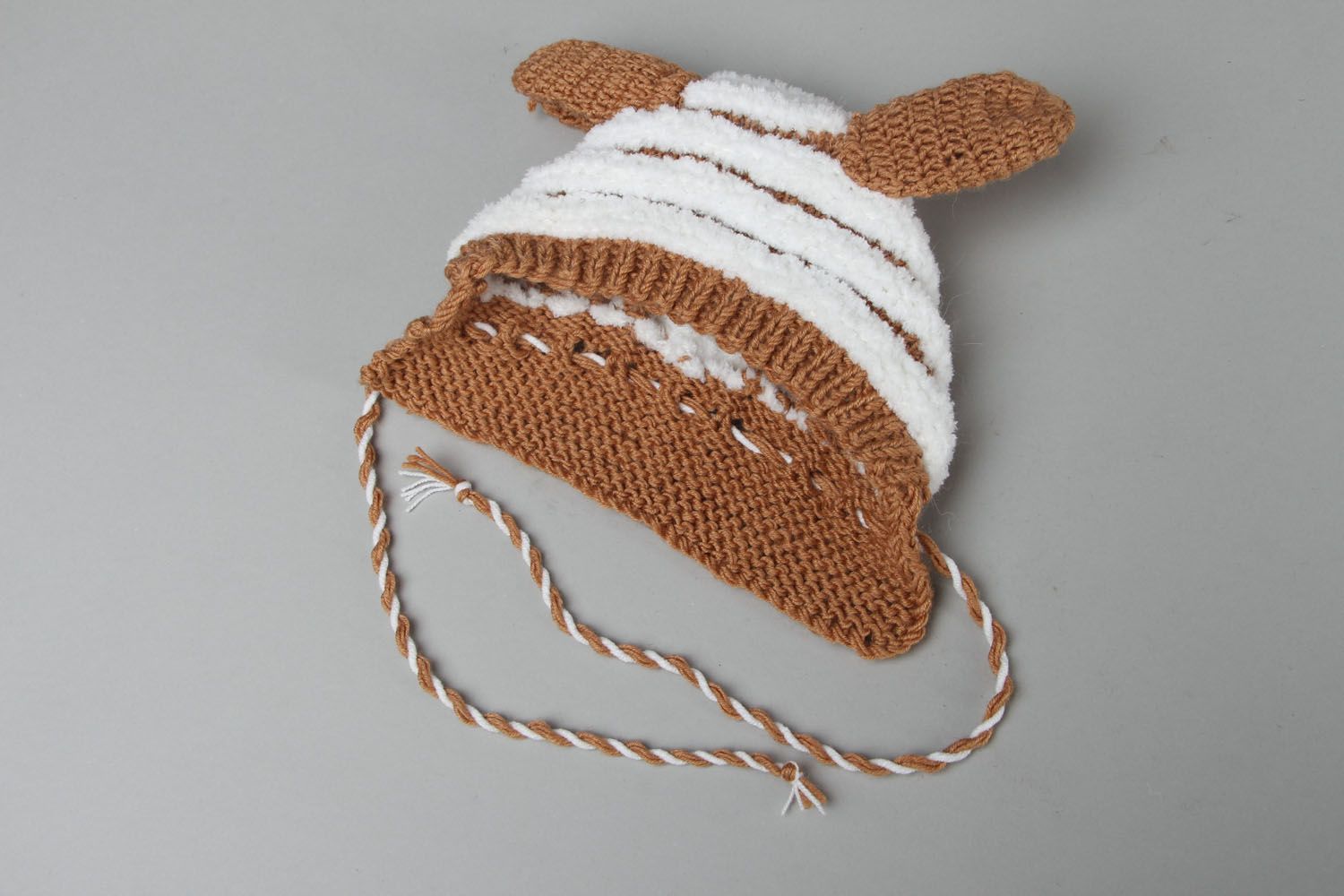 Bonnet tricoté en laine et fils acryliques photo 1