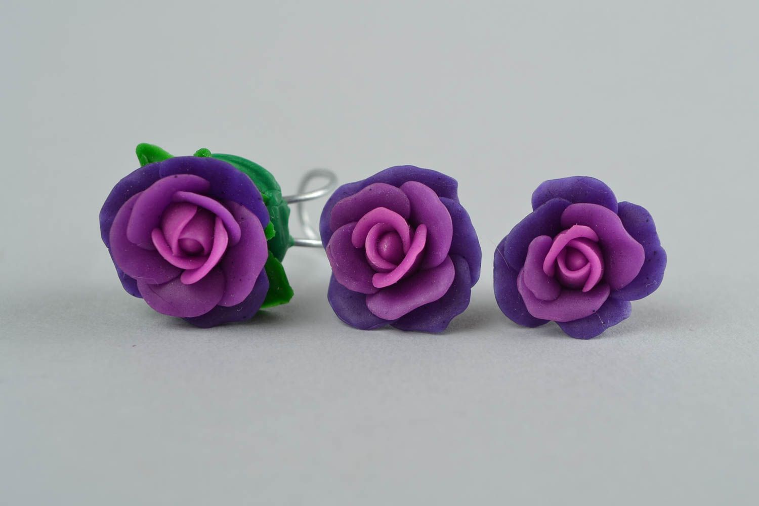 Schmuckset aus Polymer Ton Ohrringe und Ring mit violetten Rosen handmade foto 5