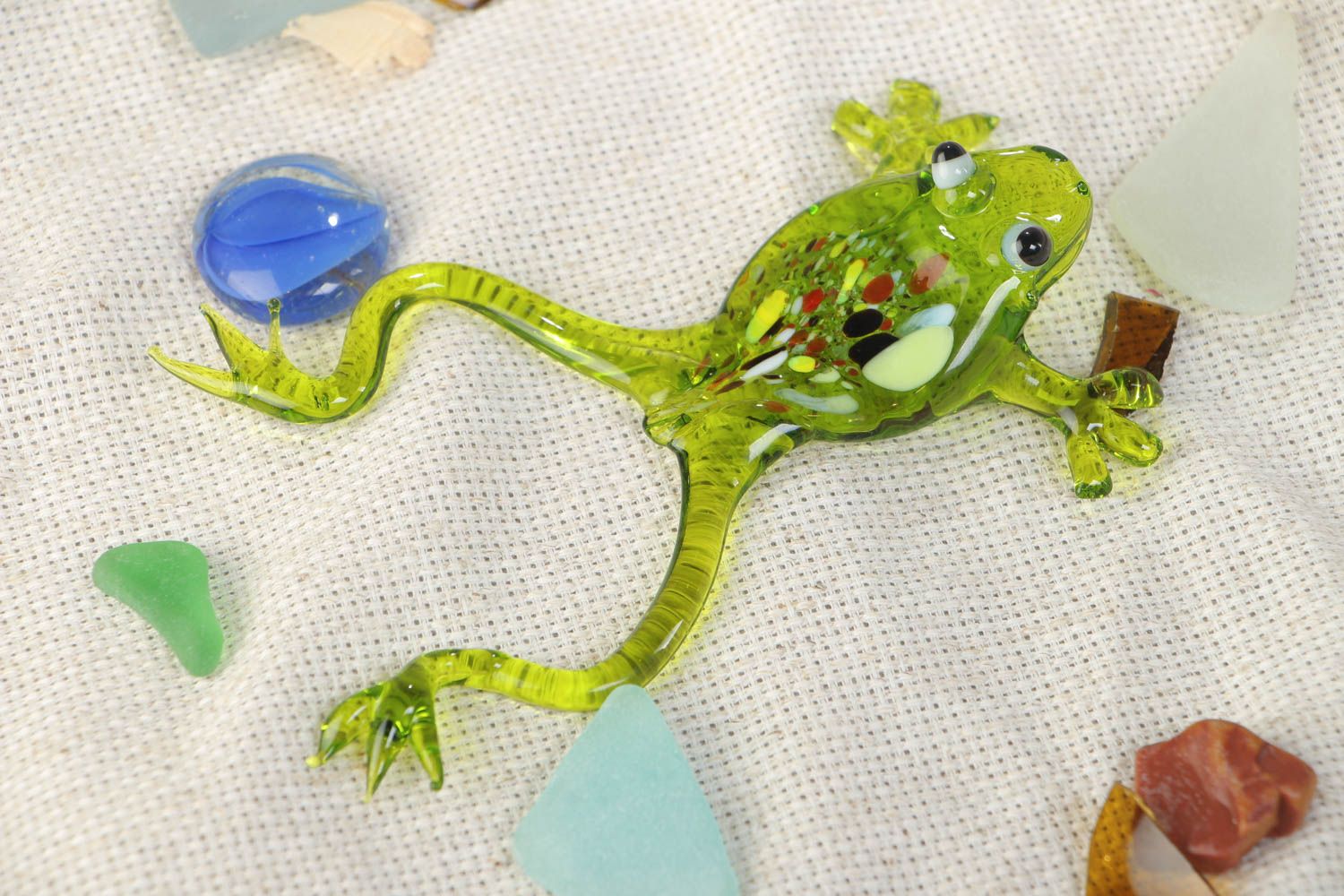 Handmade collectible lampwork glass miniature animal figurine of green frog photo 1