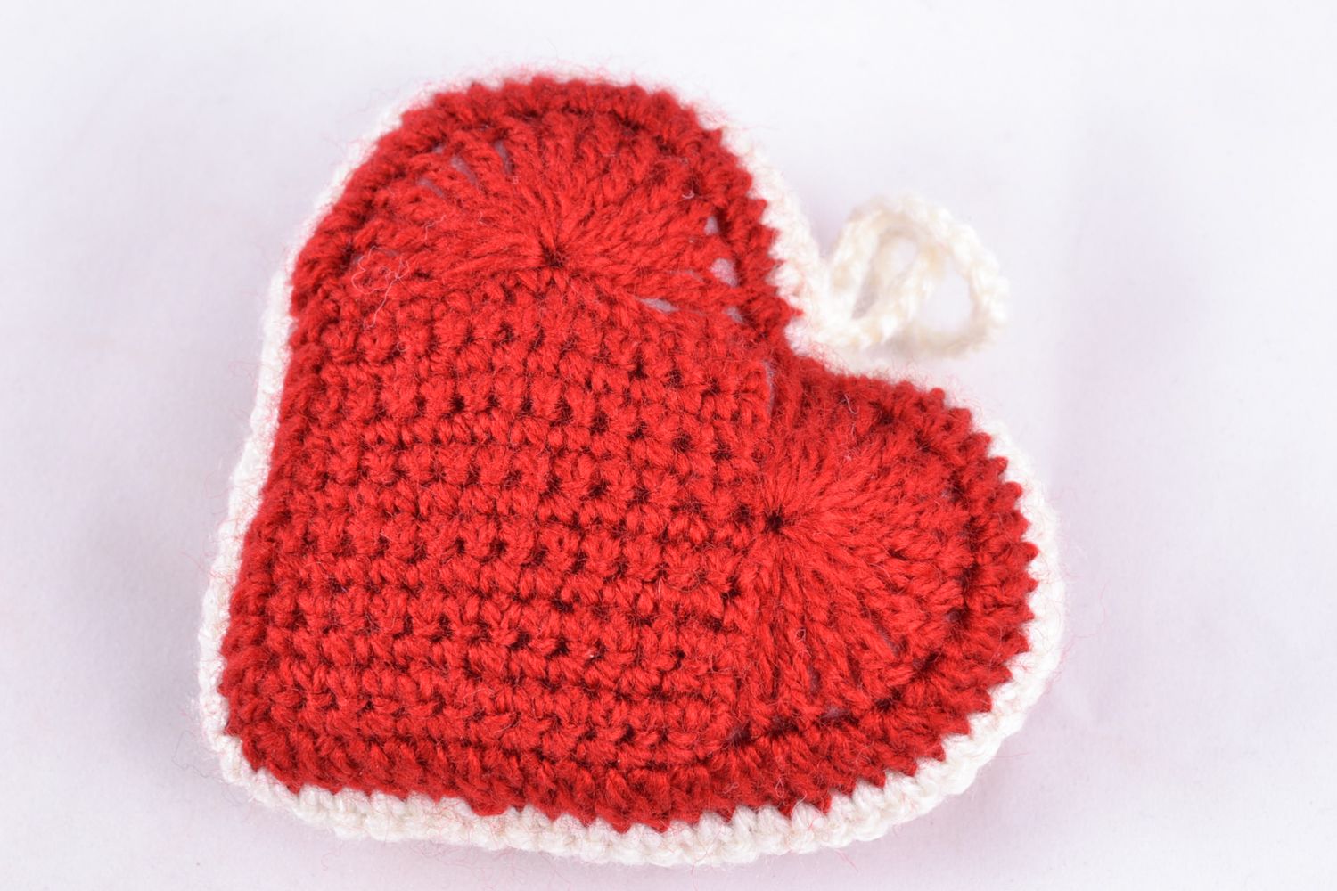 Giocattolo a maglia fatto a mano pupazzo morbido a forma di cuore rosso foto 4