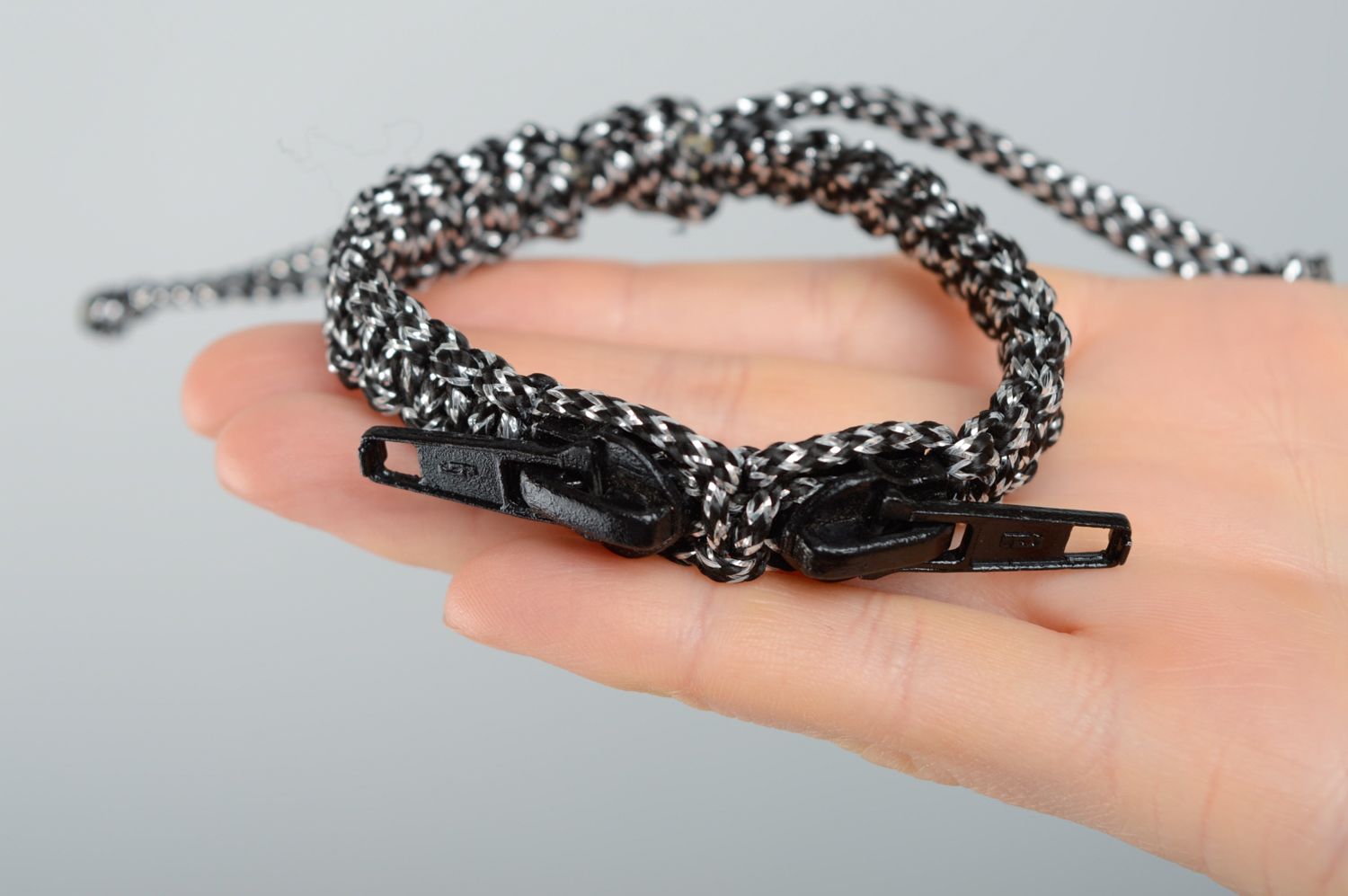Bracelet technique macramé en polyester avec curseurs fait main original photo 3