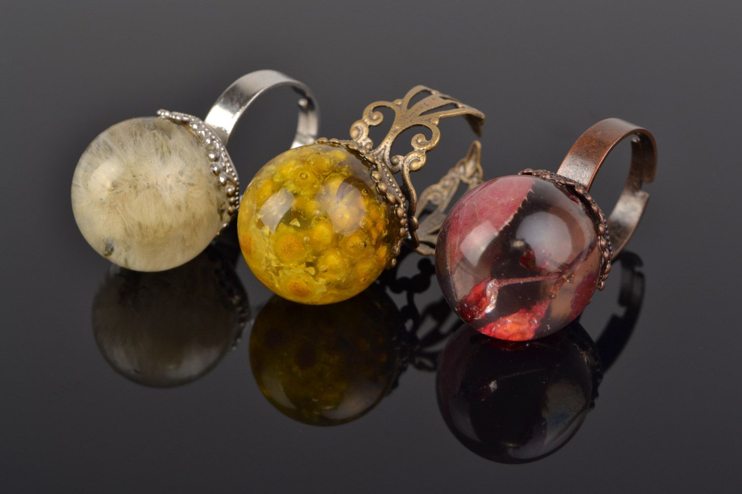 Set of handmade botanical rings with real flowers and berries coated with epoxy 3 items photo 1