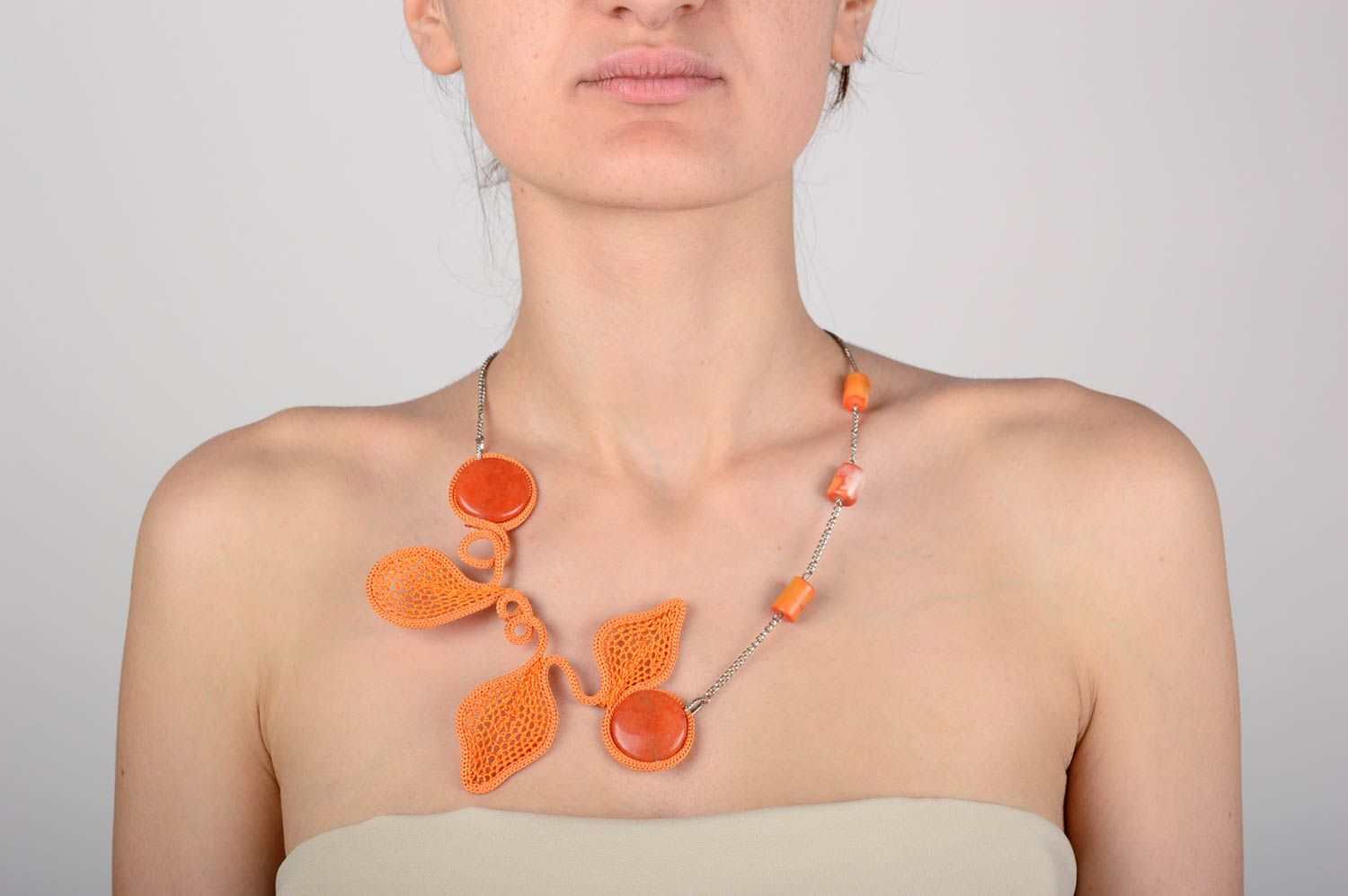 Collier textile Bijou fait main orange avec jaspe et corail Cadeau femme photo 5