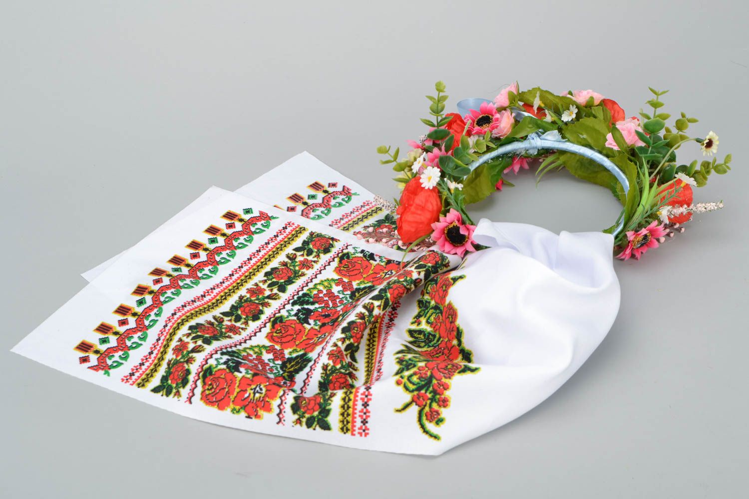 Wreath with an embroidered towel in Ukrainian style photo 5