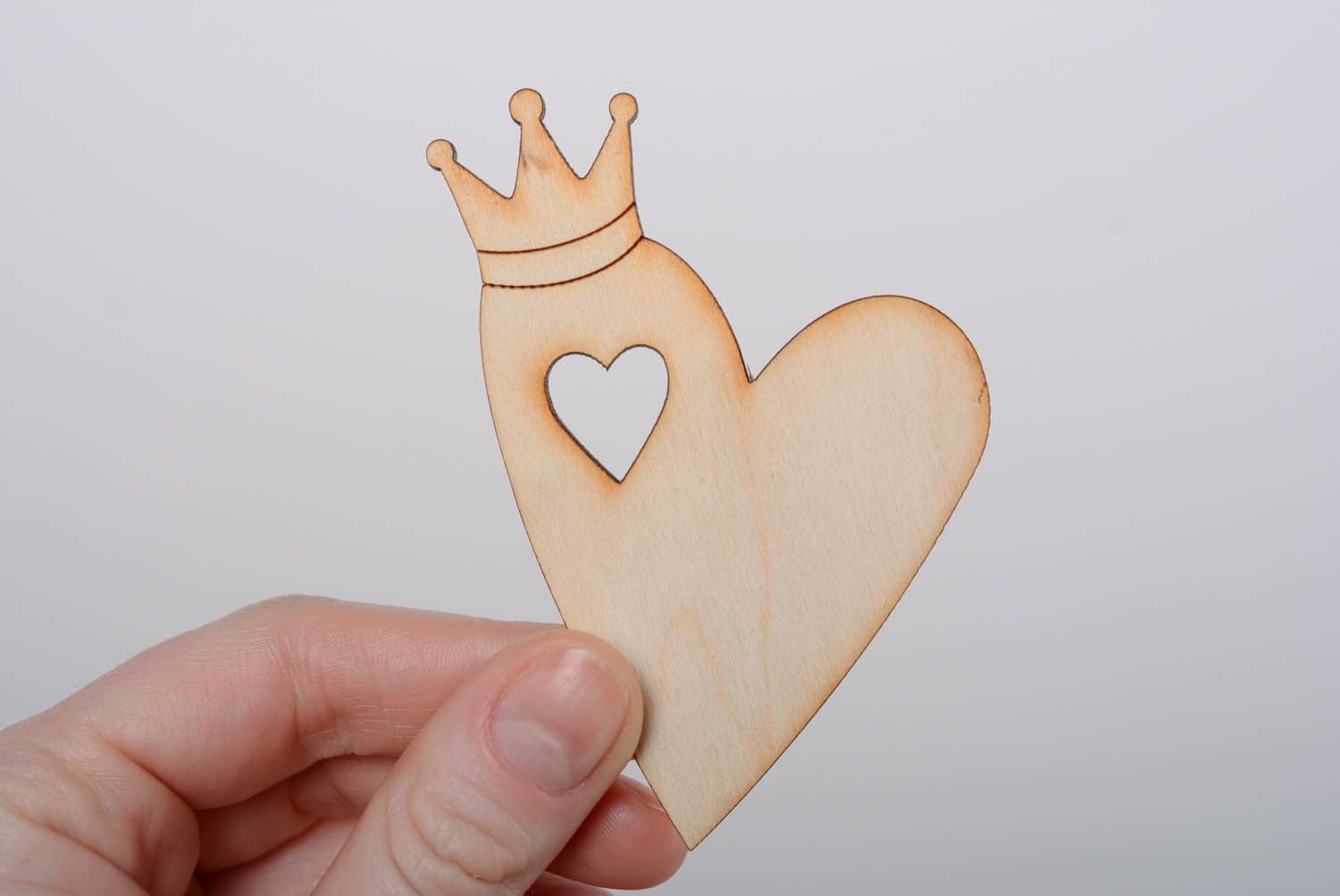 Aimant en bois à décorer Coeur de reine photo 3