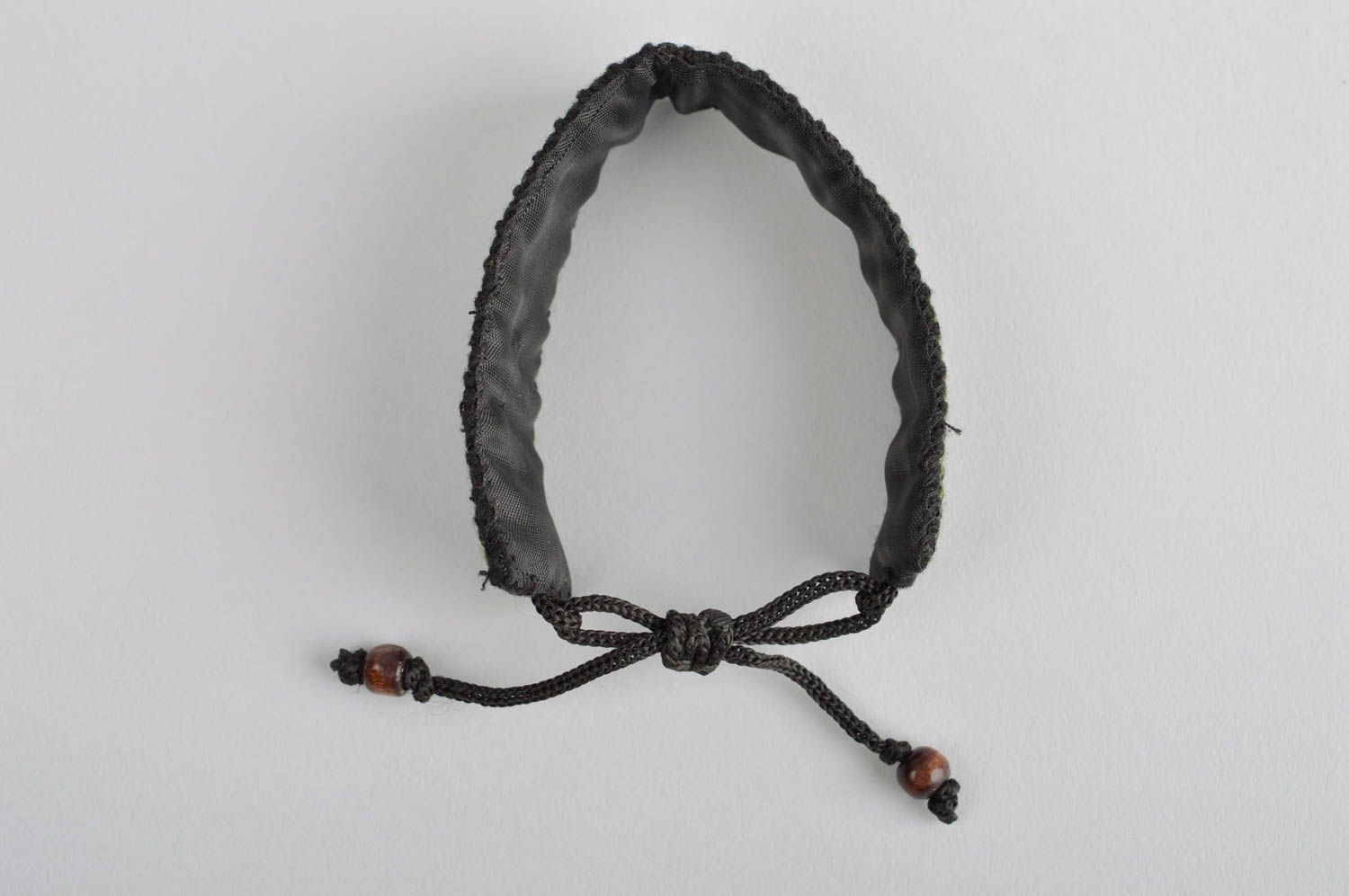 Bracelet large Accessoire fait main noir à motif brodé Cadeau femme original photo 4
