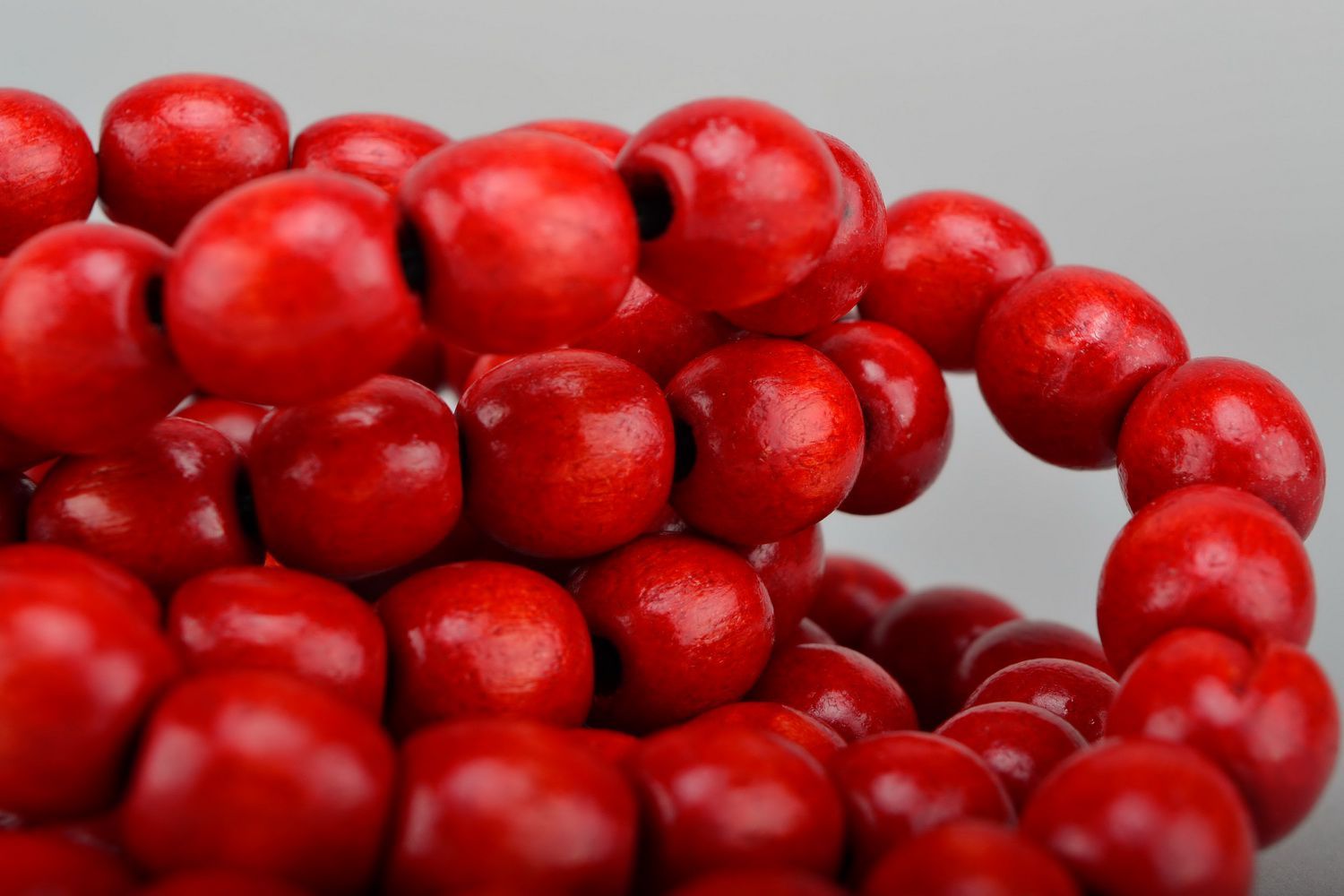 Woodem red beads photo 3