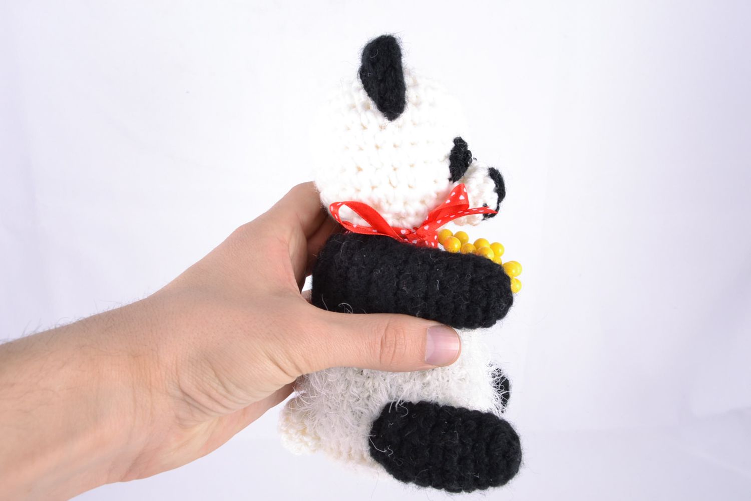 Мягкая вязаная игрушка панда фото 2