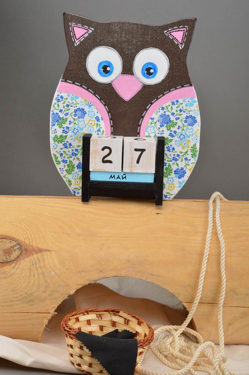 Детский календарь в виде совы из фанеры декупаж васильки ручной работы фото 1