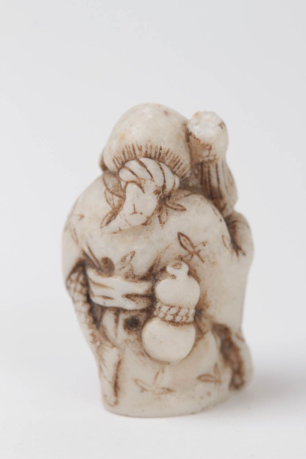 Интересная статуэтка из полимерной смолы и мраморной крошки ручной работы Эбису фото 4