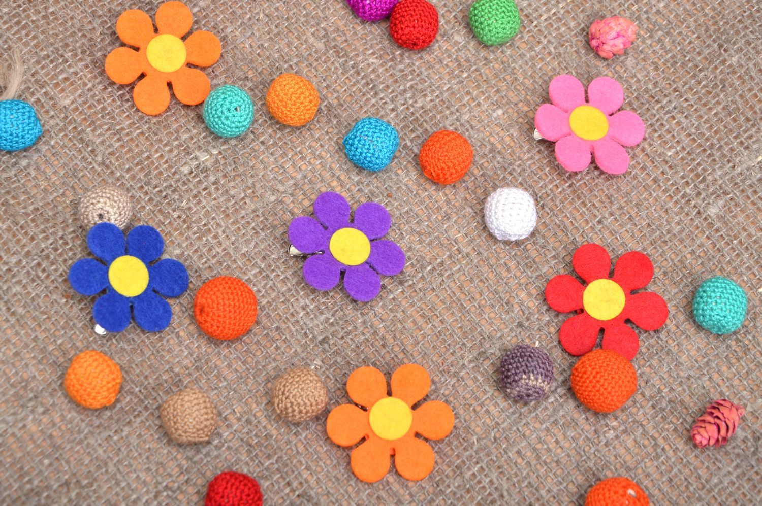 Handmade set of felt hairpins in the form of flowers 10 pieces for daughter photo 1