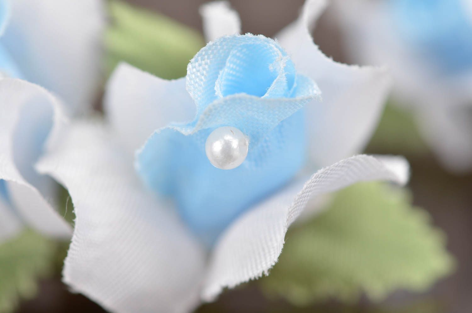 Barrette à cheveux fleur faite main pour enfant blanc avec bleu accessoire photo 4