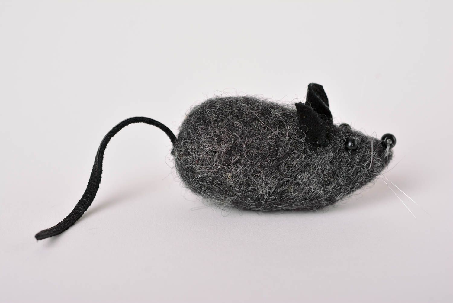 Игрушка из шерсти ручной работы мышка валяная игрушка серая мягкая игрушка фото 3